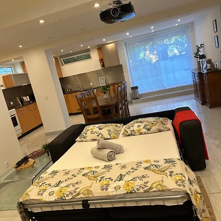 Terrasse Et Parking, Tram Direct Geneve *